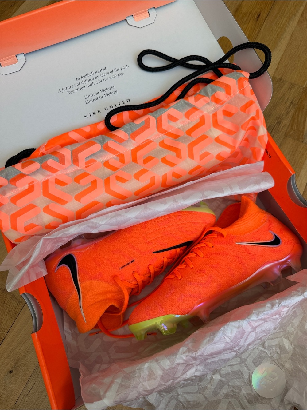 NIB W Phantom Luna Elite NU FG Cleats w/ string bag
